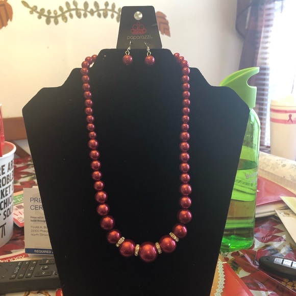 Red pearl necklace and earring set. - Picture 1 of 2